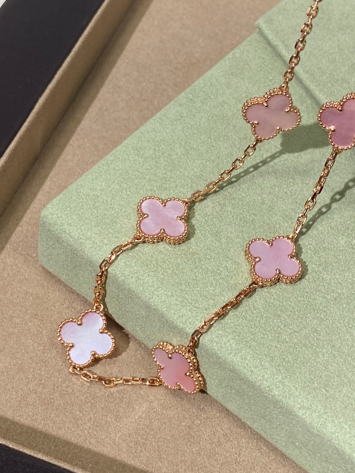 [Perla Lux]CLOVER 10 MOTIFS PINK NECKLACE