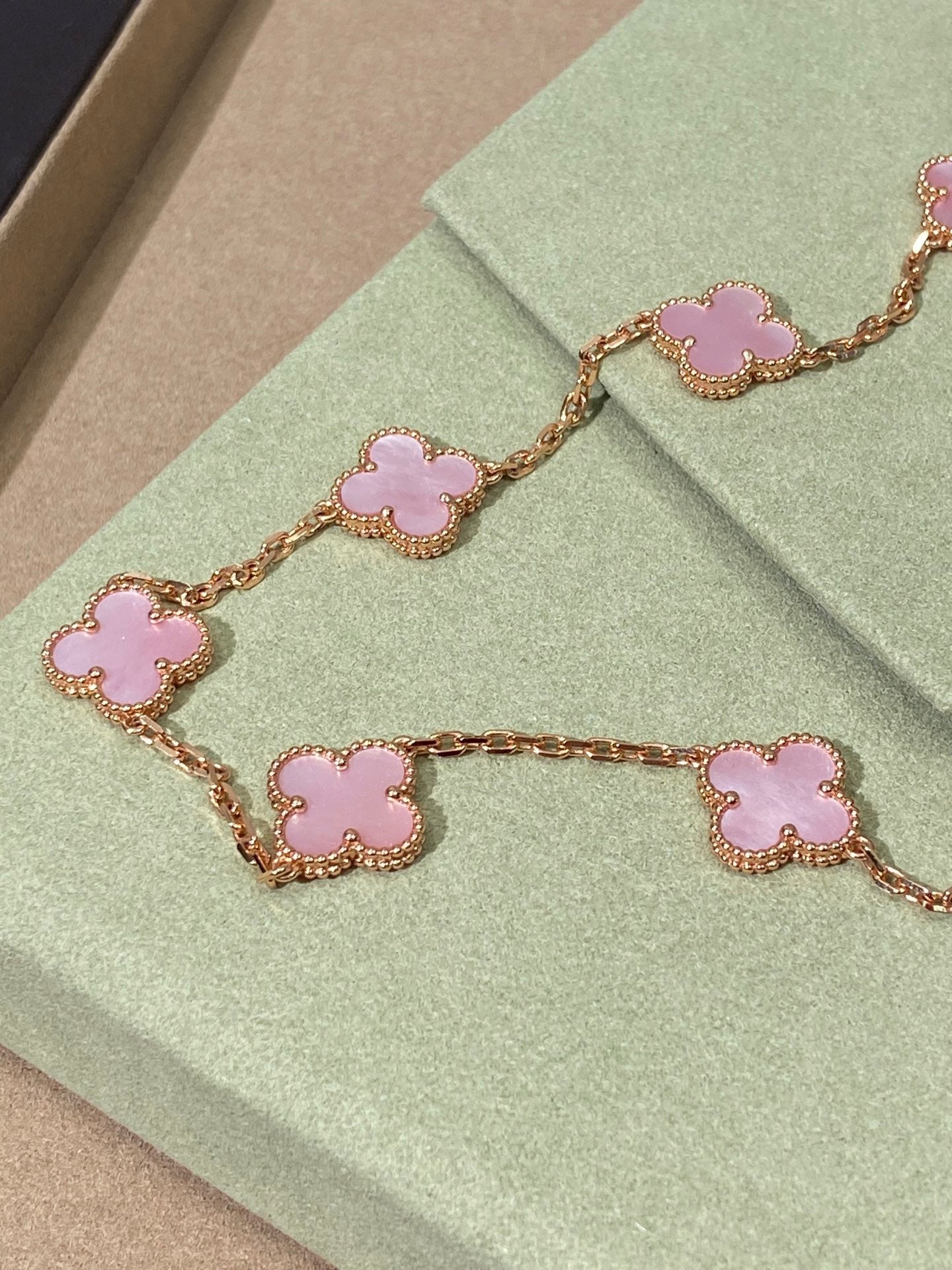 [Perla Lux]CLOVER 10 MOTIFS PINK NECKLACE