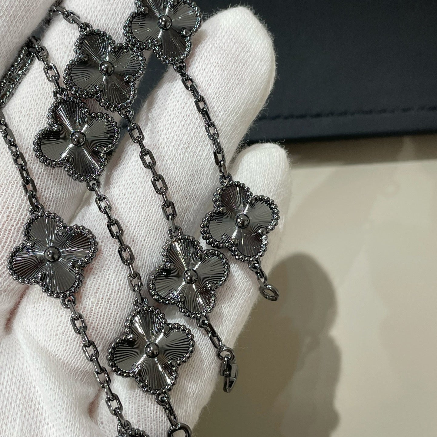 [Perla Lux]CLOVER 5 MOTIF BLACK BRACELET