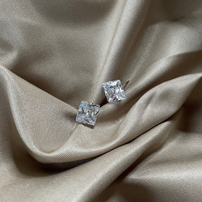 [Perla Lux]Stylish Shiny Square Center Stone Stud Earrings