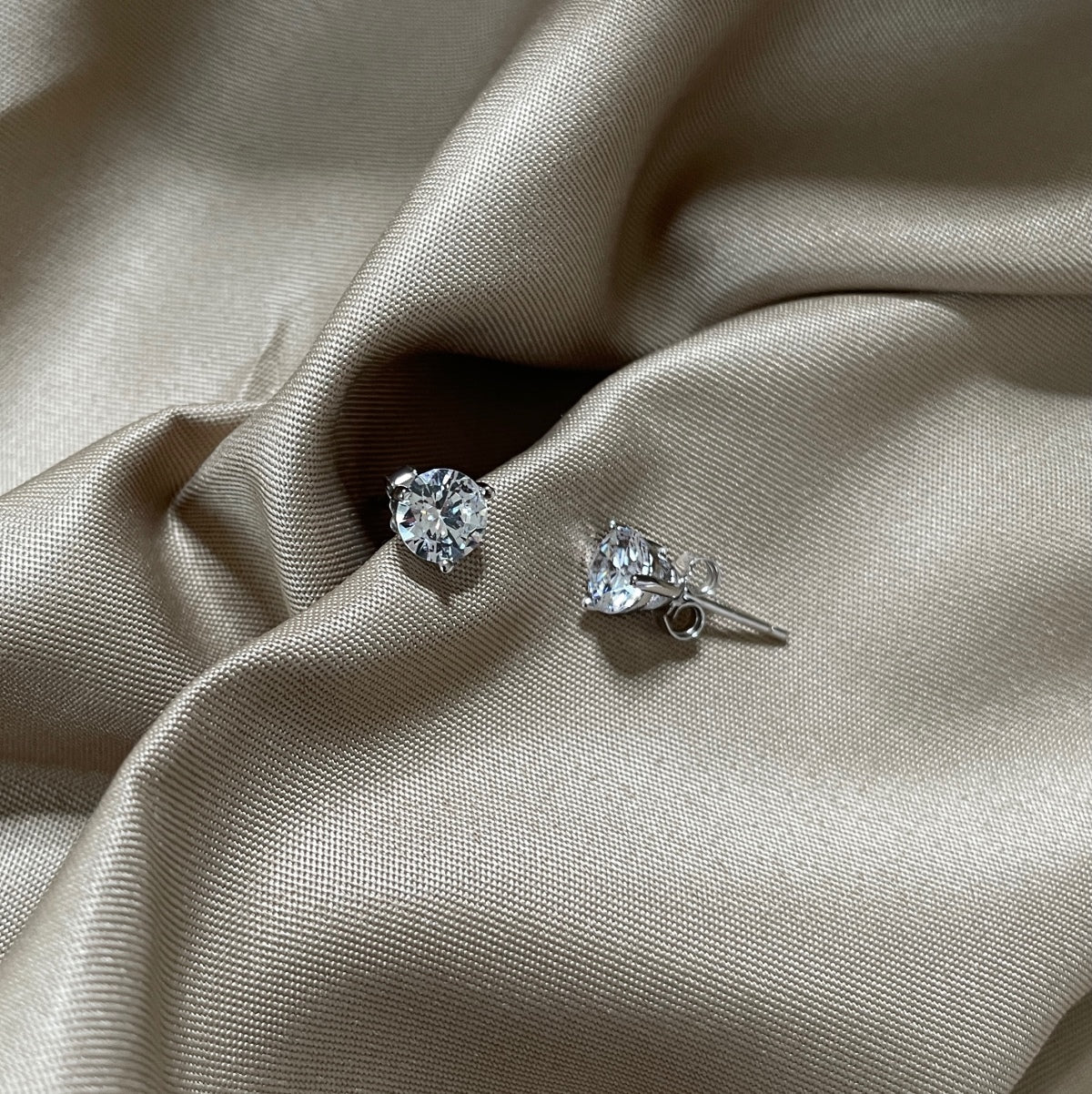 [Perla Lux]Dainty Round Shape Earrings