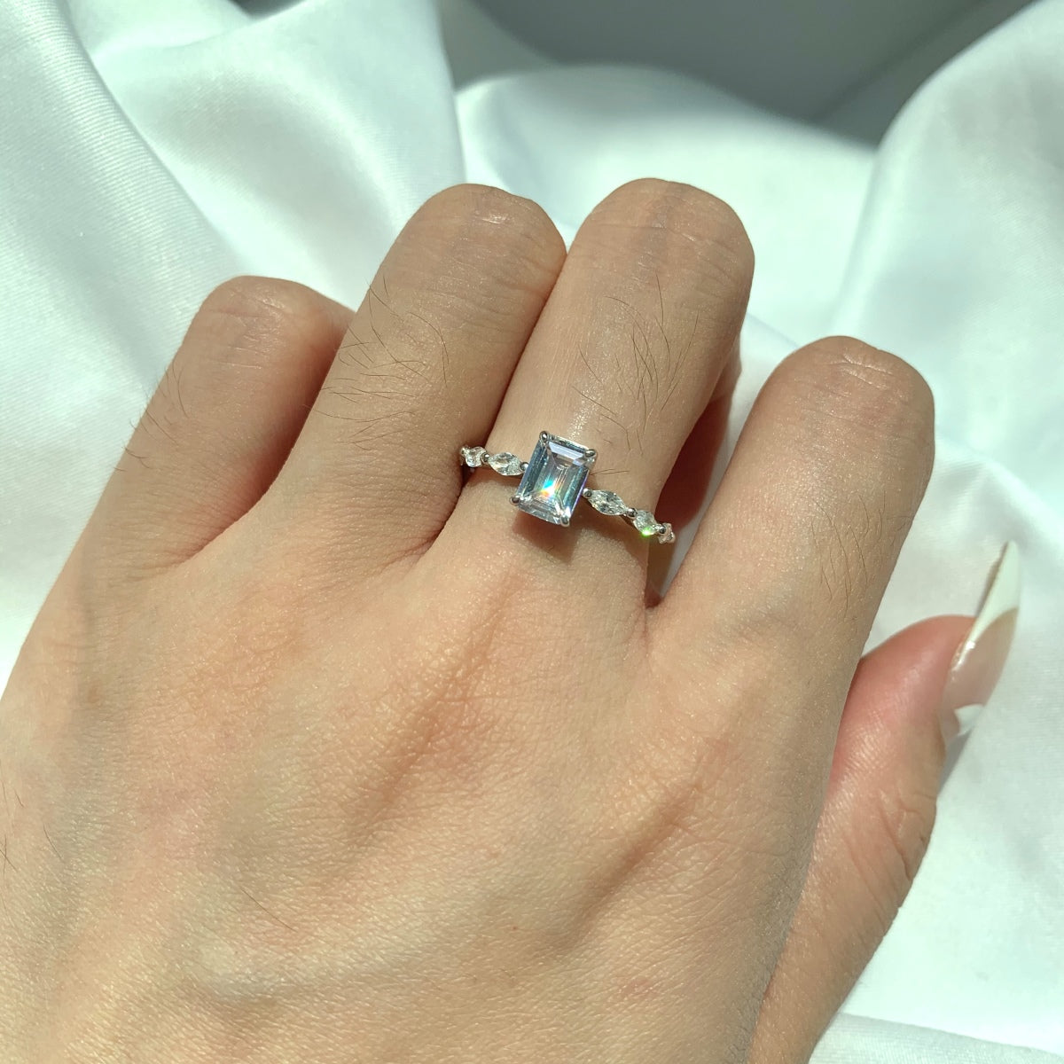 [Perla Lux]1.0 Carat Dainty Resplendent Radiant Cut Daily Ring