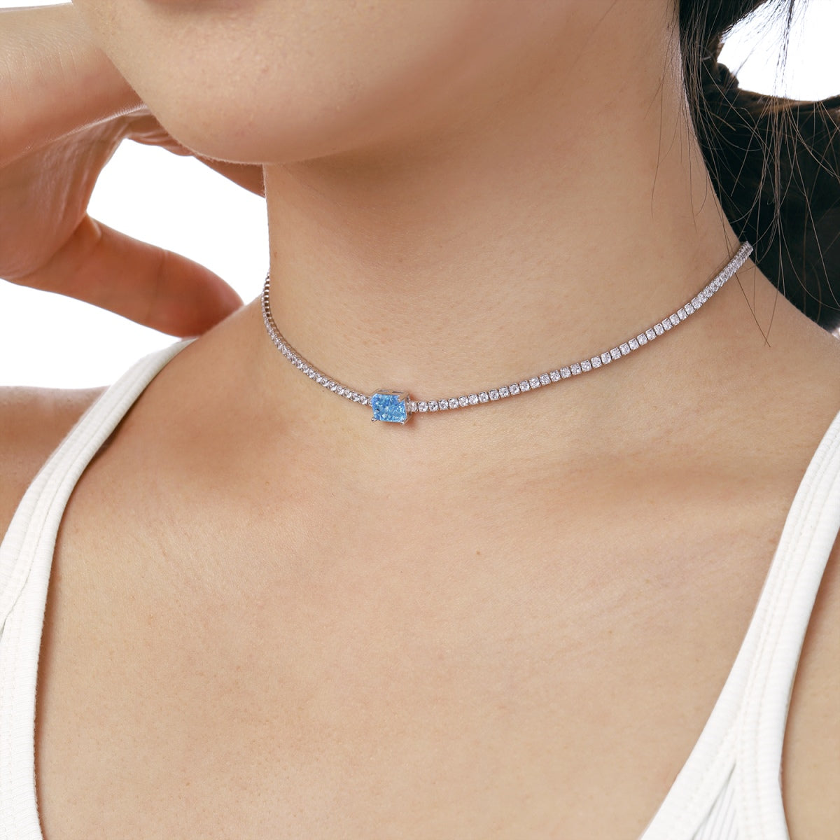 [Perla Lux]2.0 carat Ornate Emerald Cut Necklace