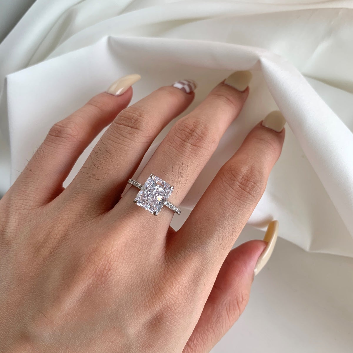 [Perla Lux]4.0 Carat Luxurious Engagement Ring