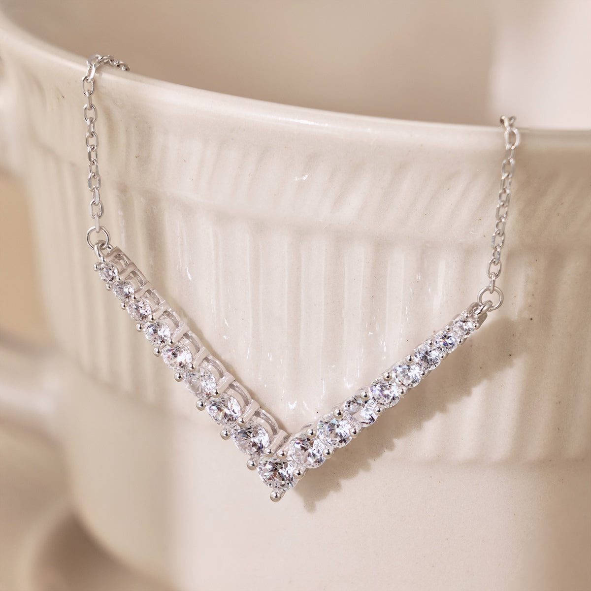 [Perla Lux]Ornate Round Cut Necklace