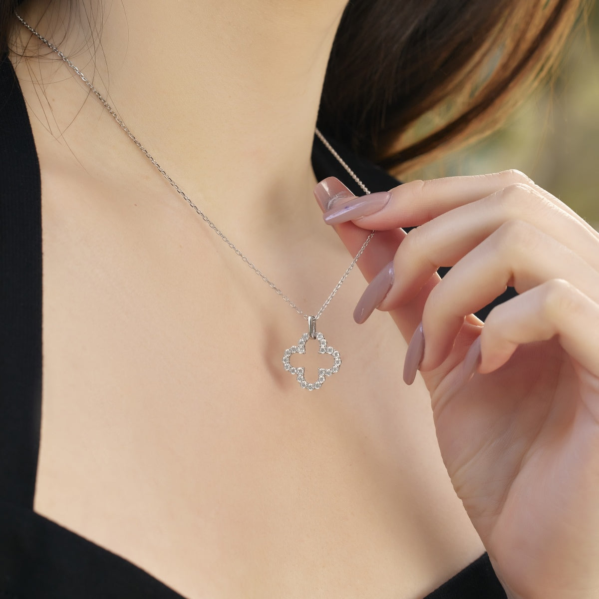 [Perla Lux]Four-Leaf Clover Hollow Design Exquisite Necklace