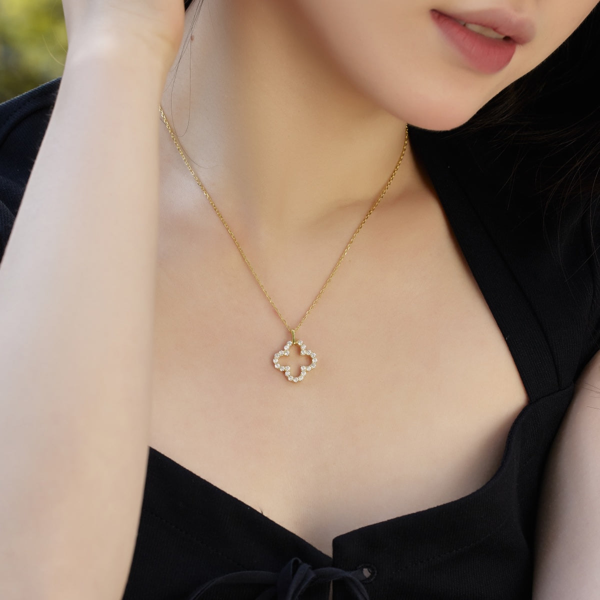 [Perla Lux]Four-Leaf Clover Hollow Design Exquisite Necklace