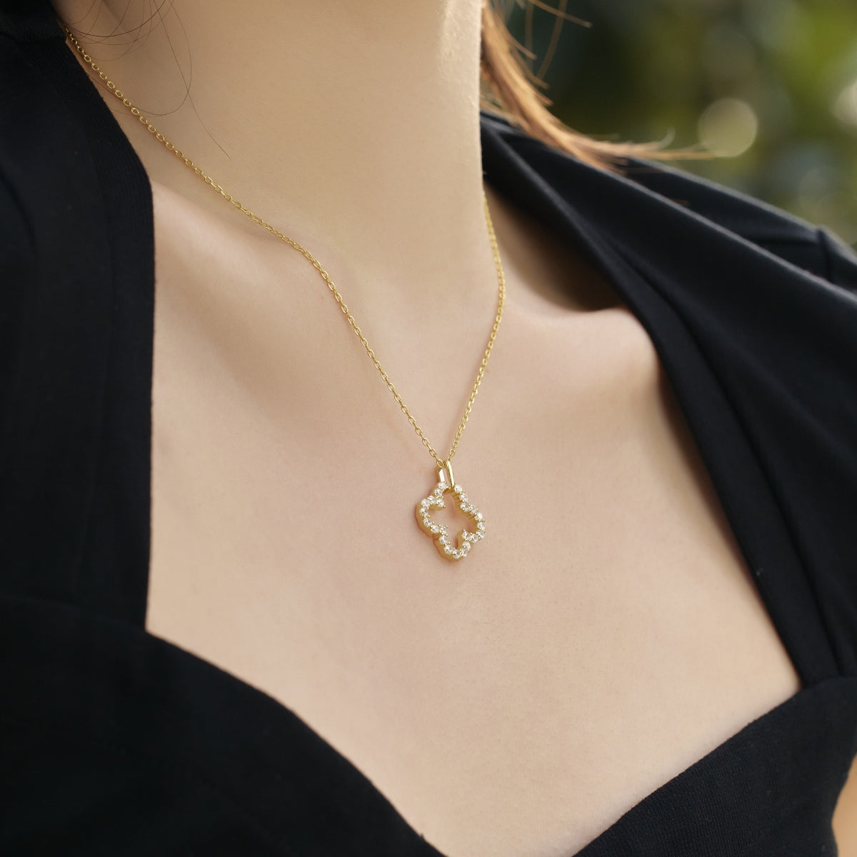 [Perla Lux]Four-Leaf Clover Hollow Design Exquisite Necklace