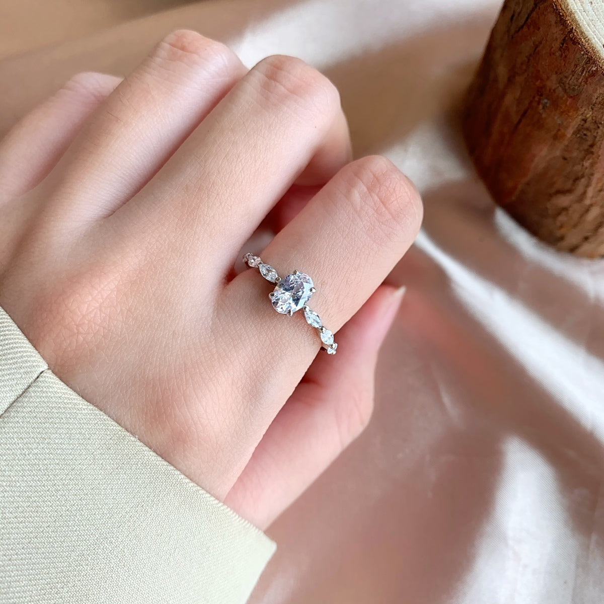 [Perla Lux]0.75 Carat Luxurious Vibrant Elongated Cushion Cut Daily Ring