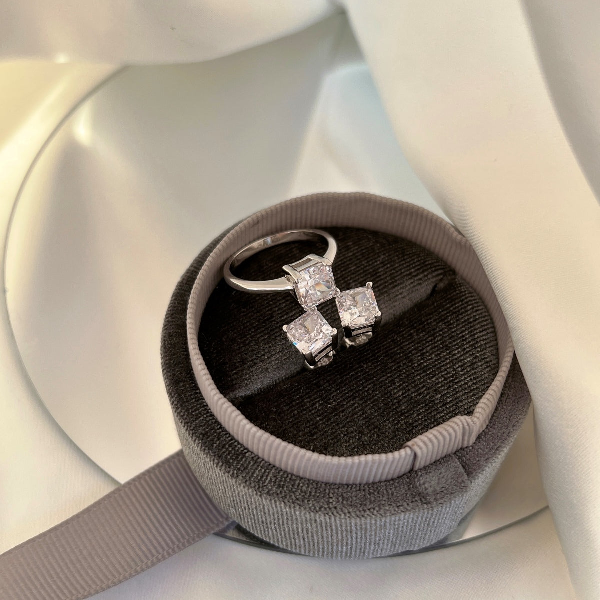 [Perla Lux]1.0 Carat Radiant Princess Cut Wedding Earrings