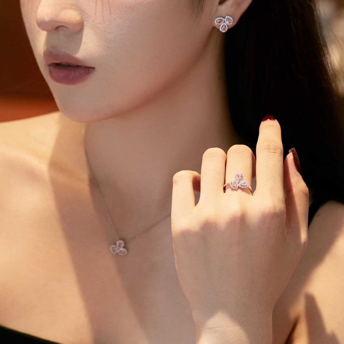 [Perla Lux]Elegant Flower Shape Pear Cut Necklace