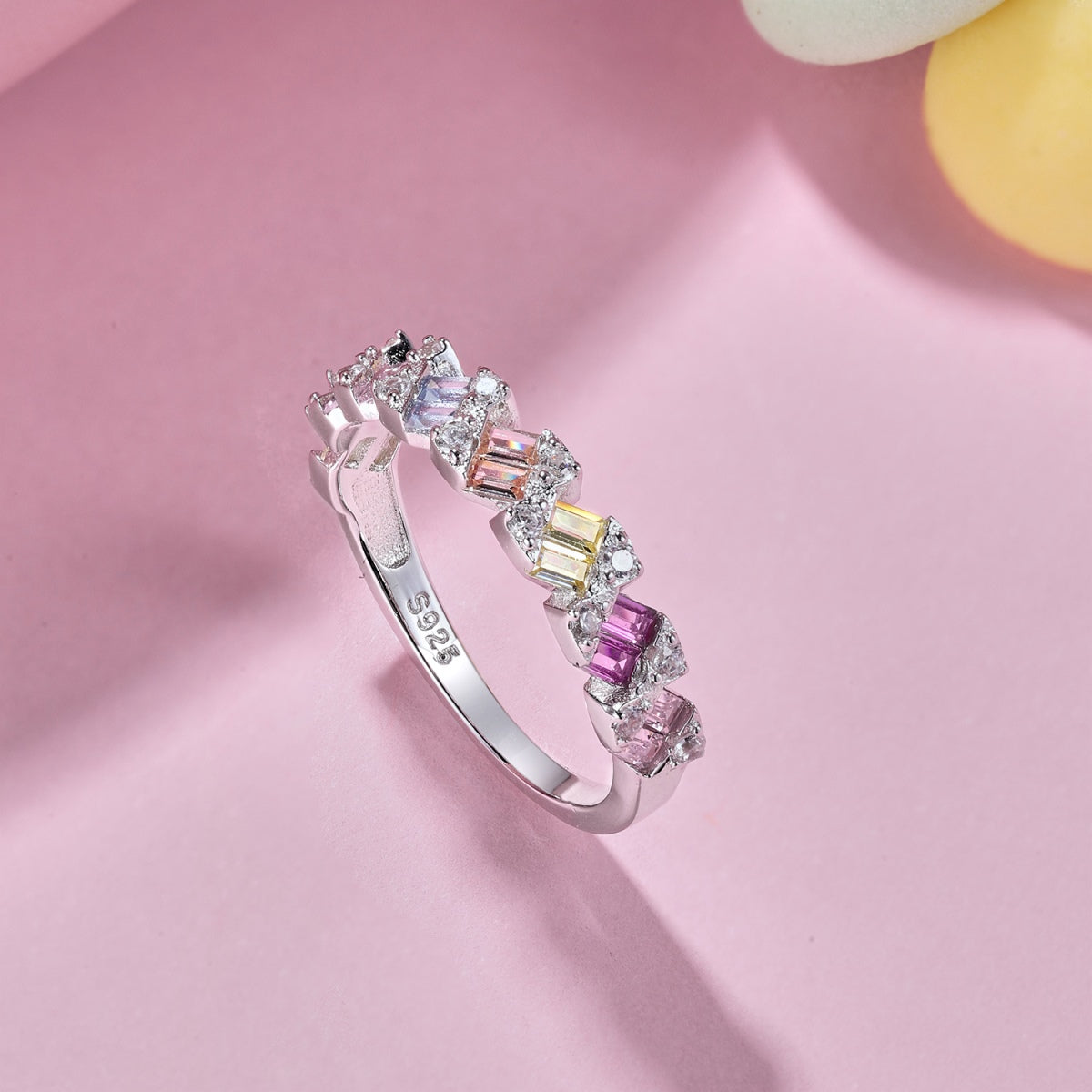 [Perla Lux]Delicate Vibrant Emerald Cut Daily Ring