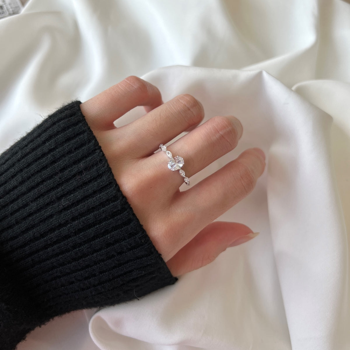 [Perla Lux]0.75 Carat Luxurious Vibrant Elongated Cushion Cut Daily Ring