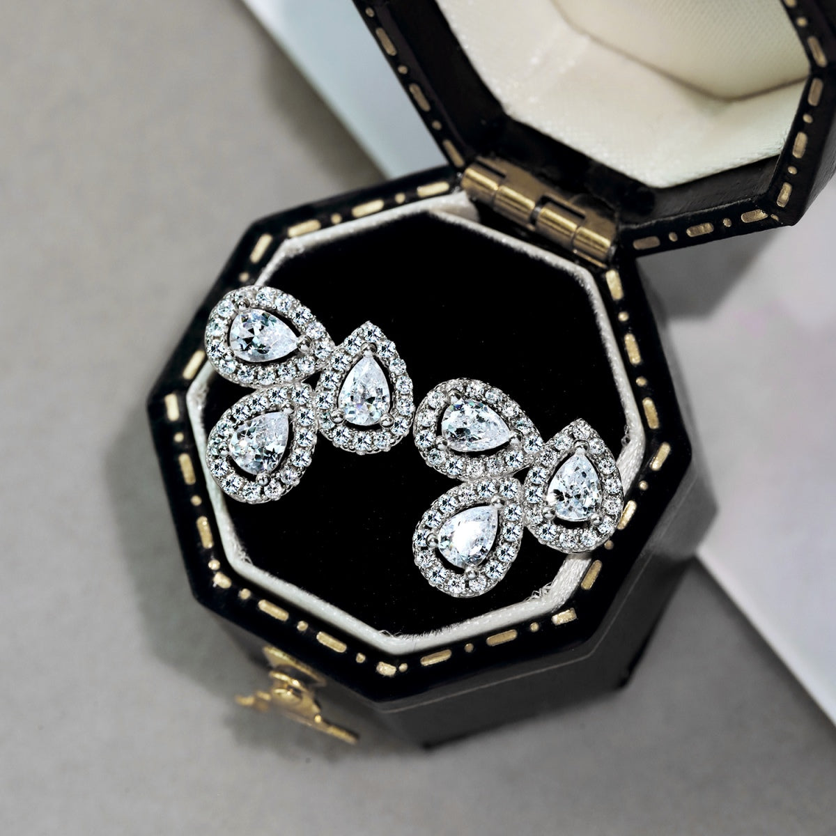 [Perla Lux]Ornate Flower Shape Pear Cut Lover Earrings