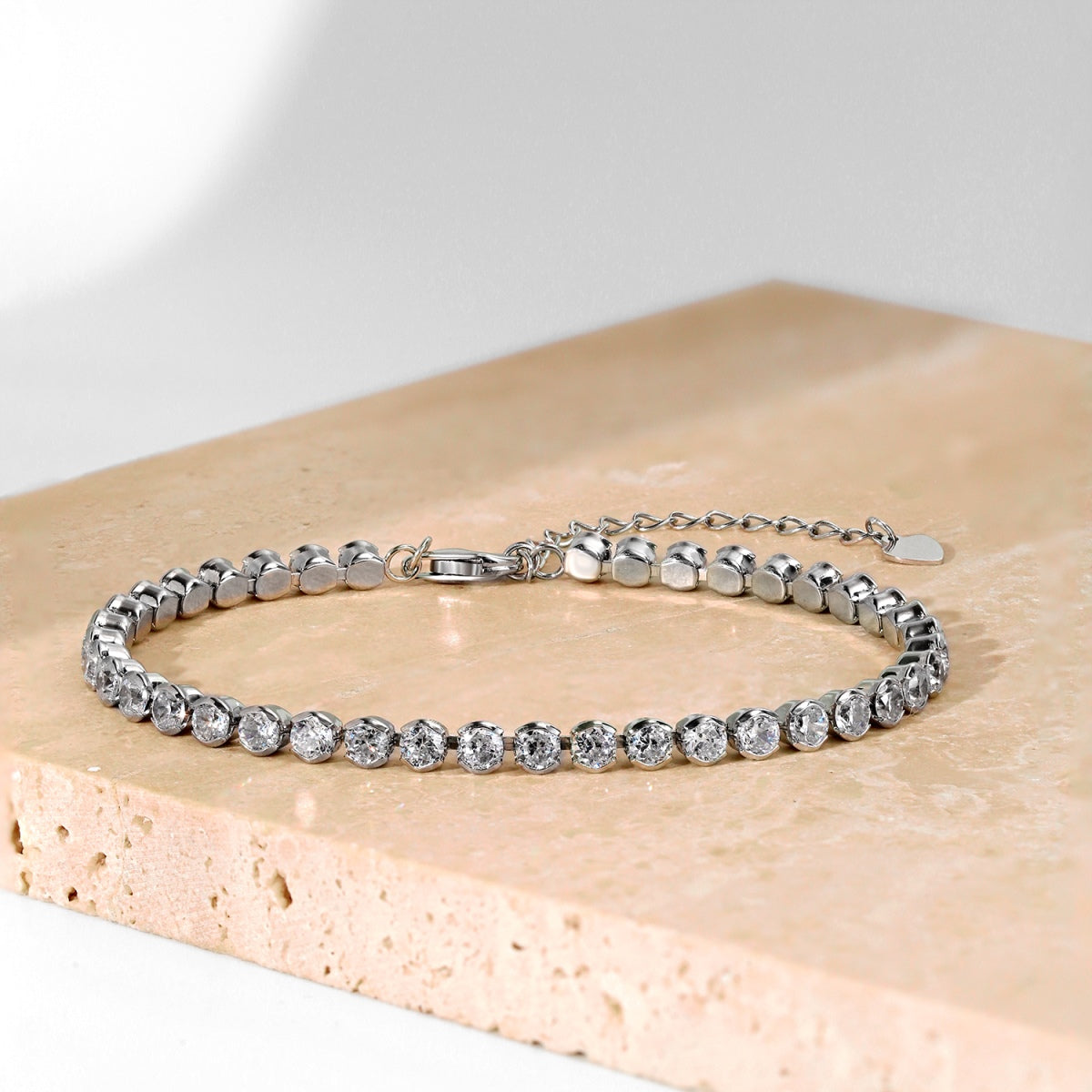 [Perla Lux]Ornate  Sparkling Round Cut Daily Bracelet
