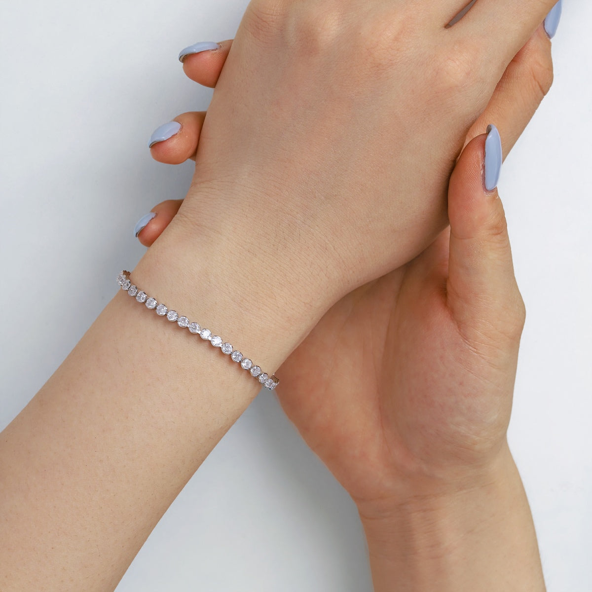 [Perla Lux]Ornate  Sparkling Round Cut Daily Bracelet