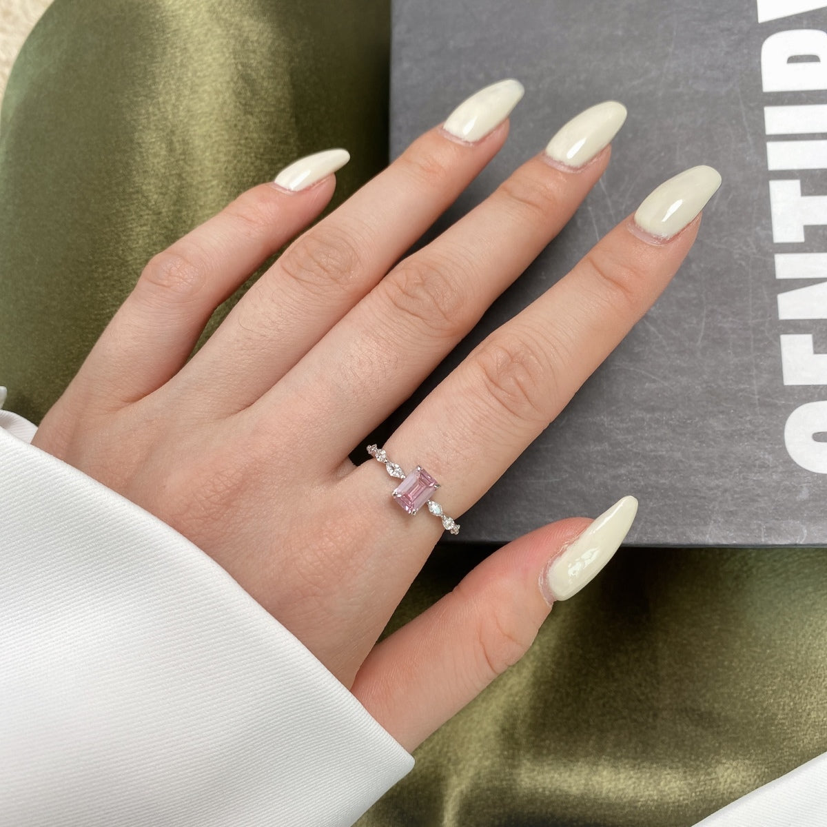 [Perla Lux]1.0 Carat Dainty Resplendent Radiant Cut Daily Ring