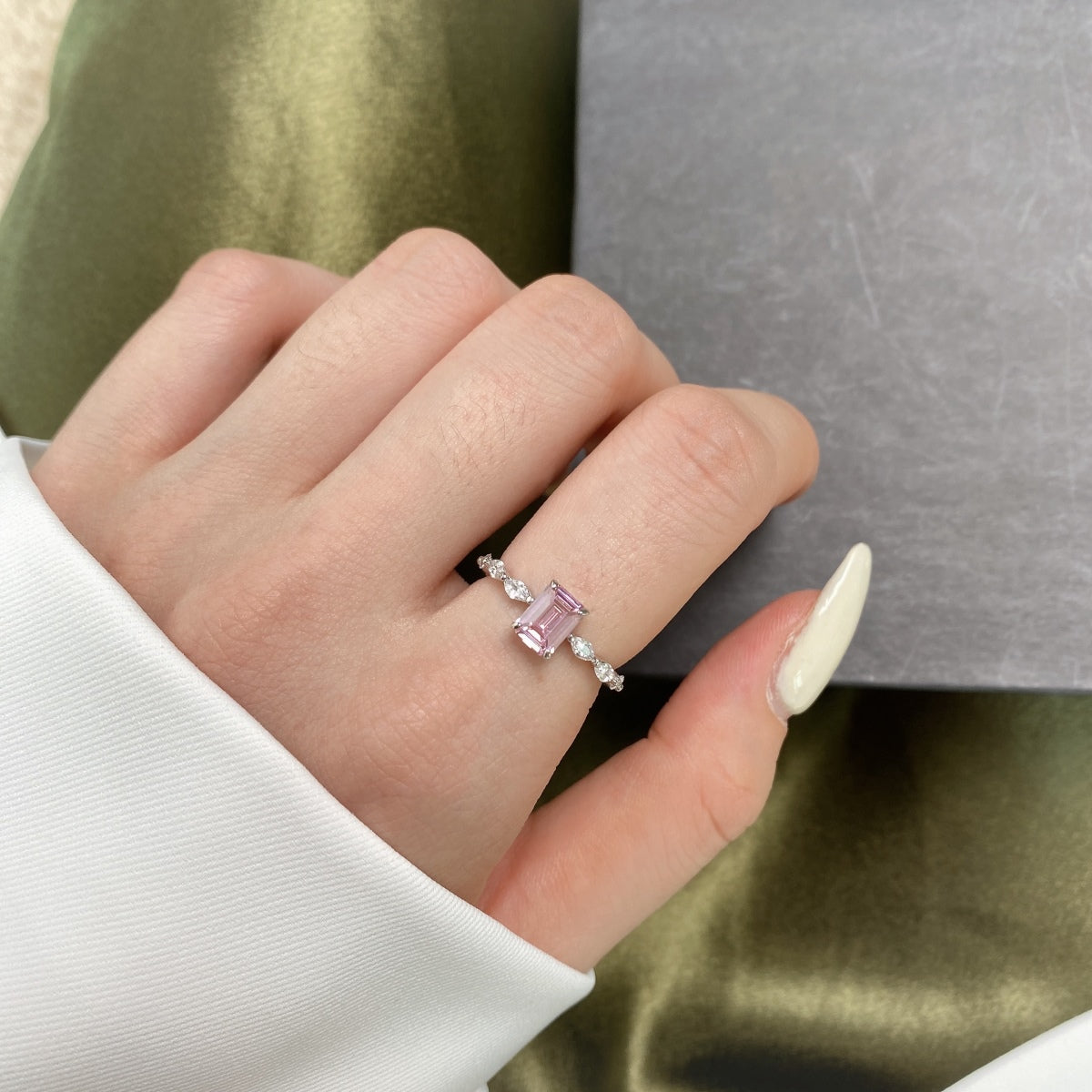 [Perla Lux]1.0 Carat Dainty Resplendent Radiant Cut Daily Ring