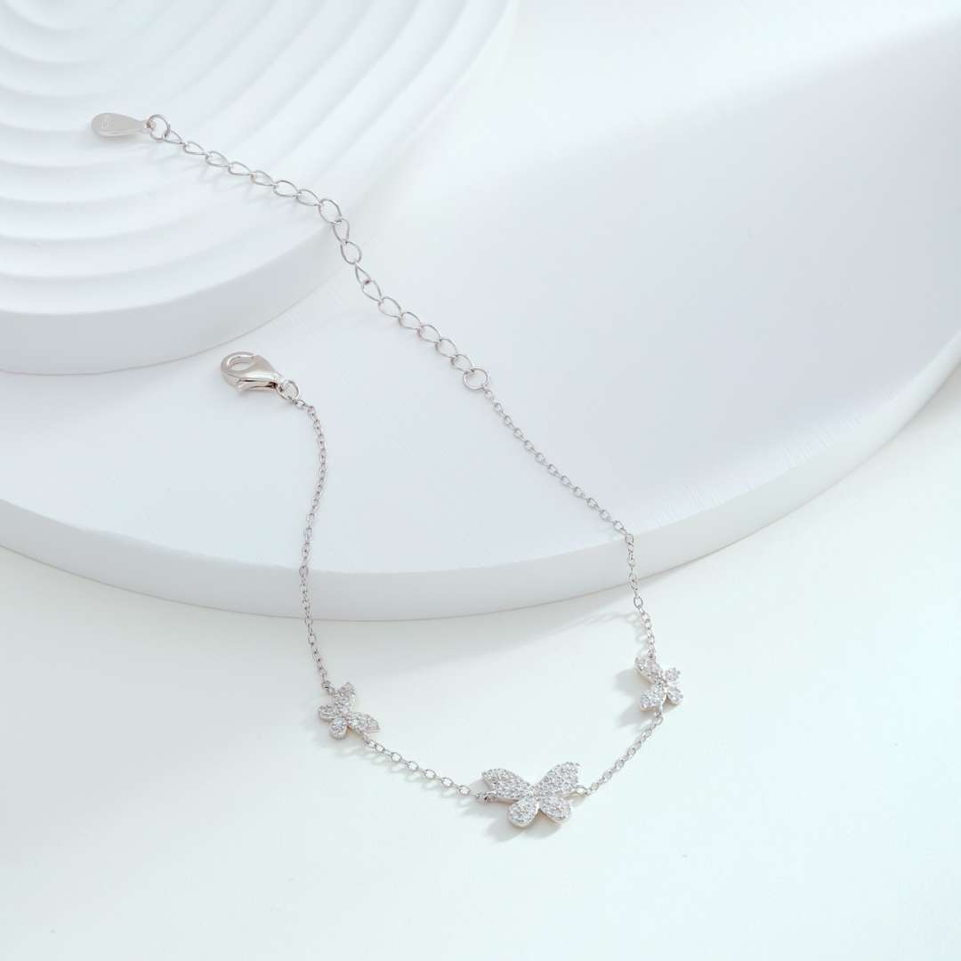 [Perla Lux]Delicate Butterfly Pendant Bracelet