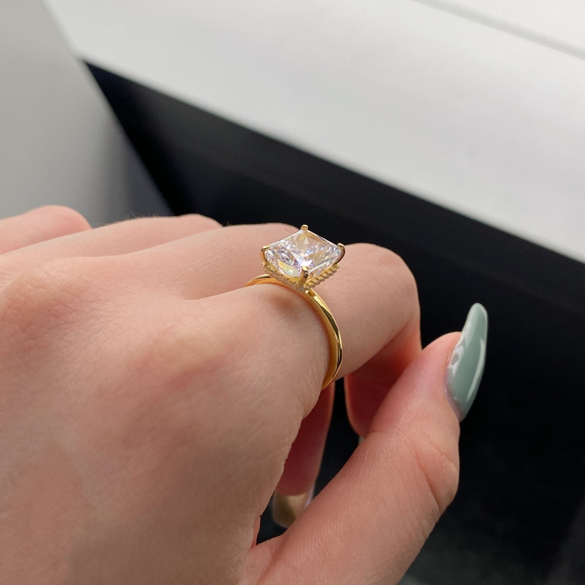 [Perla Lux]4.0 Carat Ornate Enchanting Radiand Cut Banquet Ring