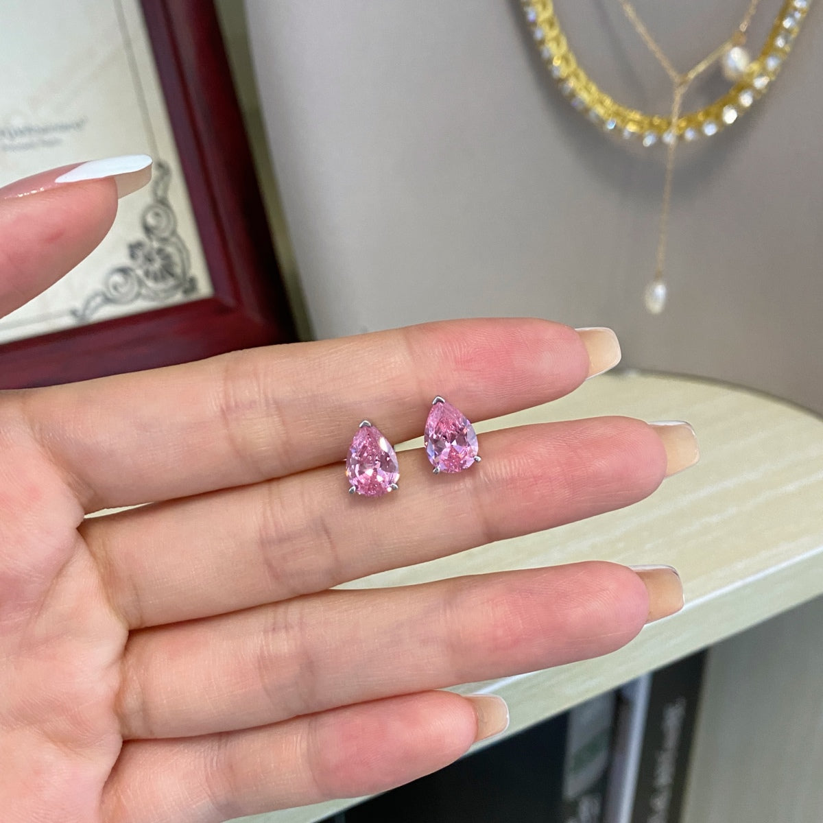 [Perla Lux]Ornate Water Drop Shape Earrings