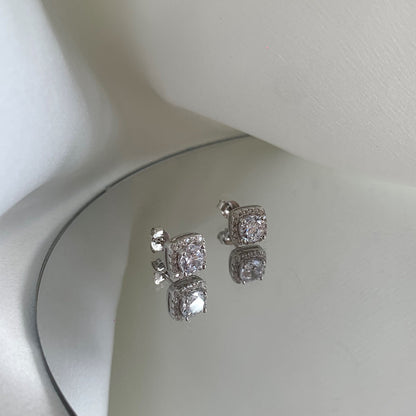 [Perla Lux]Classic Round Center Stone Stud Earrings