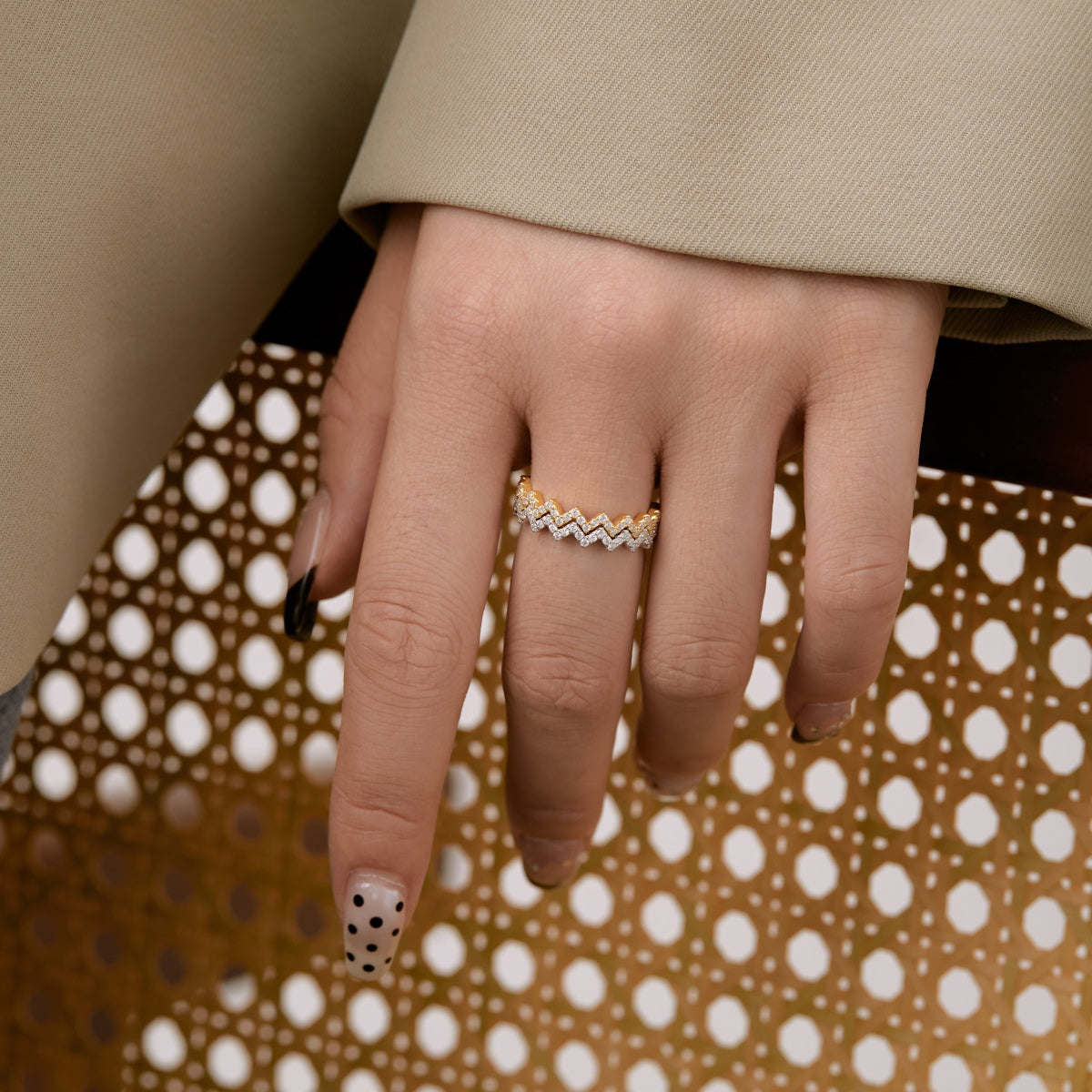 [Perla Lux]Delicate Enchanting Wave Shape Daily Ring