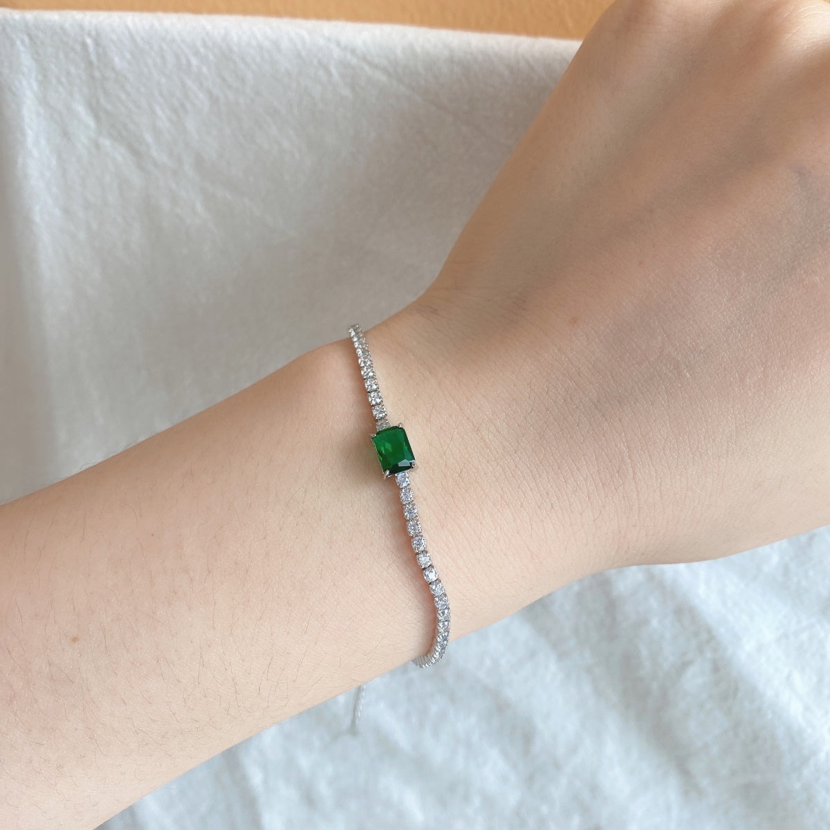 [Perla Lux]1.0 Carat Unique Emerald Cut Banquet Bracelet