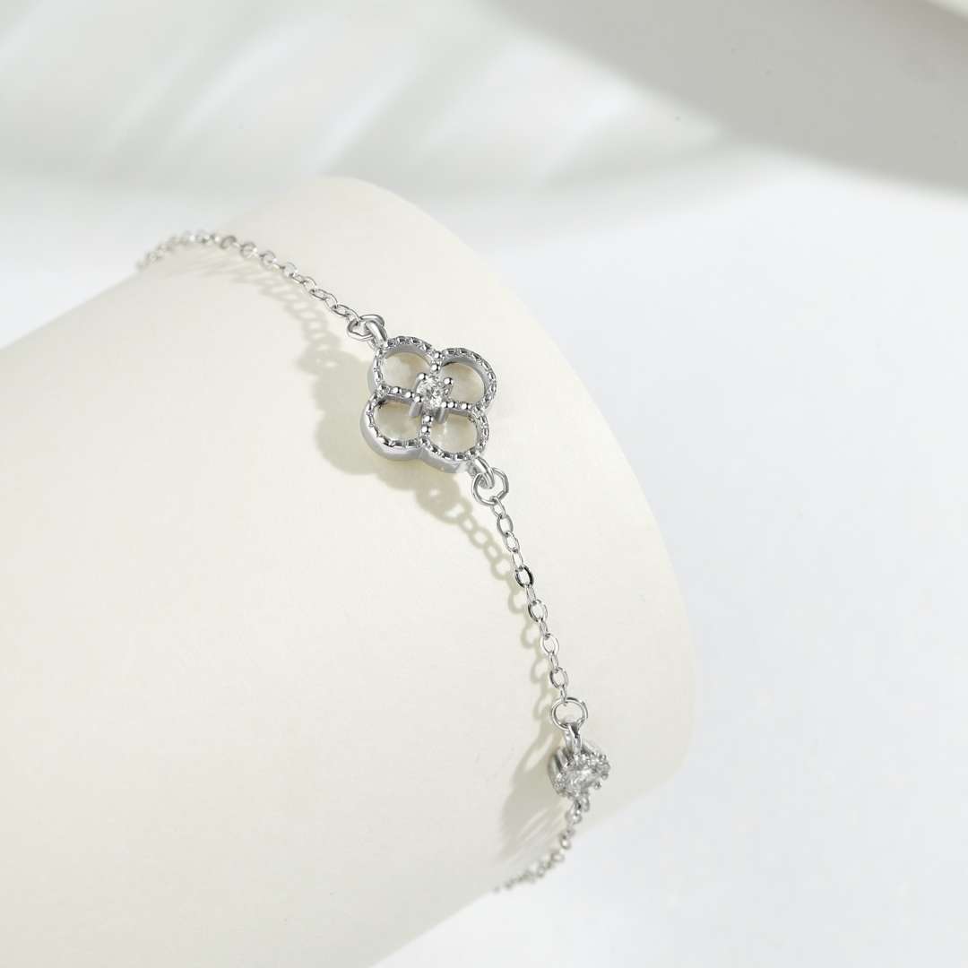 [Perla Lux]Delicate Four Leaf Clover Bracelet