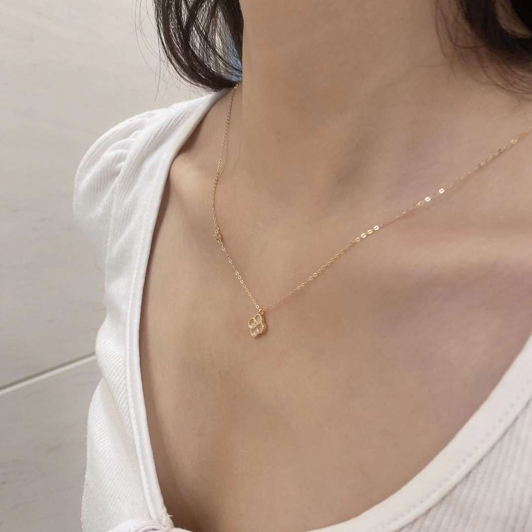 [Perla Lux]Delicate Flower Shape Necklace