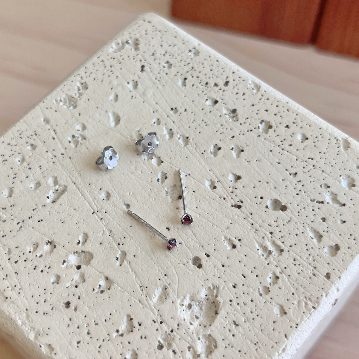 [Perla Lux]Delicate Solitaire Earrings