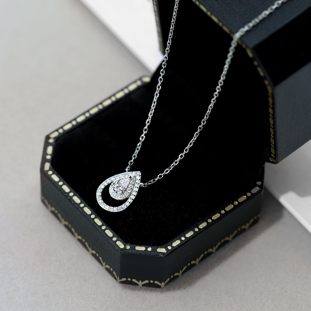 [Perla Lux]Sparkling Pear Cut Necklace