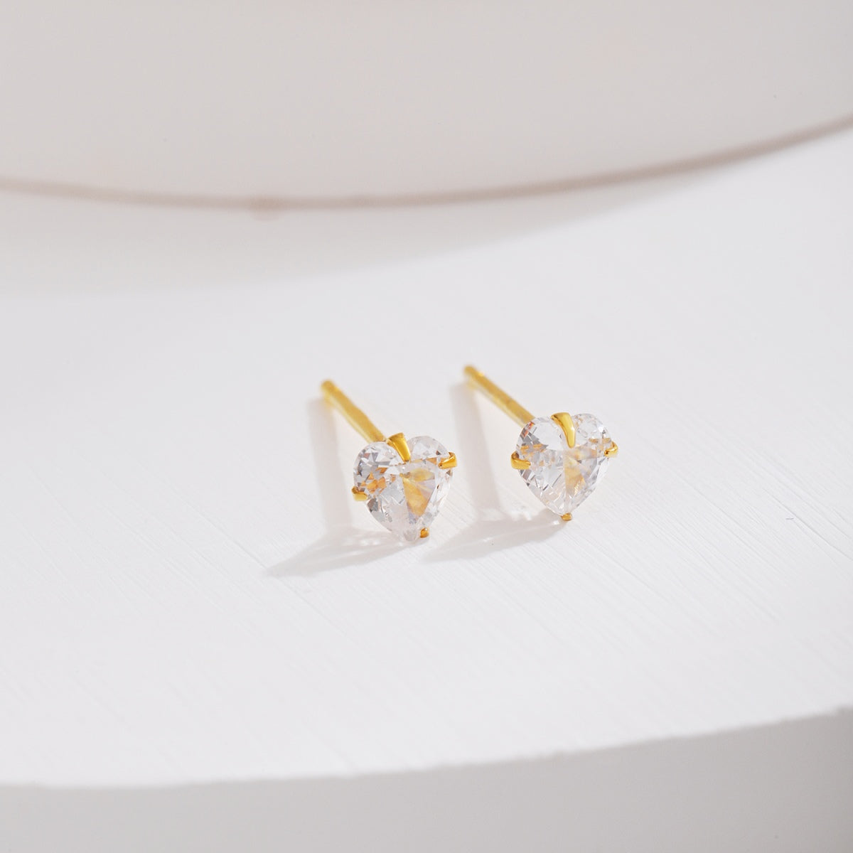 [Perla Lux]Sparkling Heart Shaped Simple Earrings