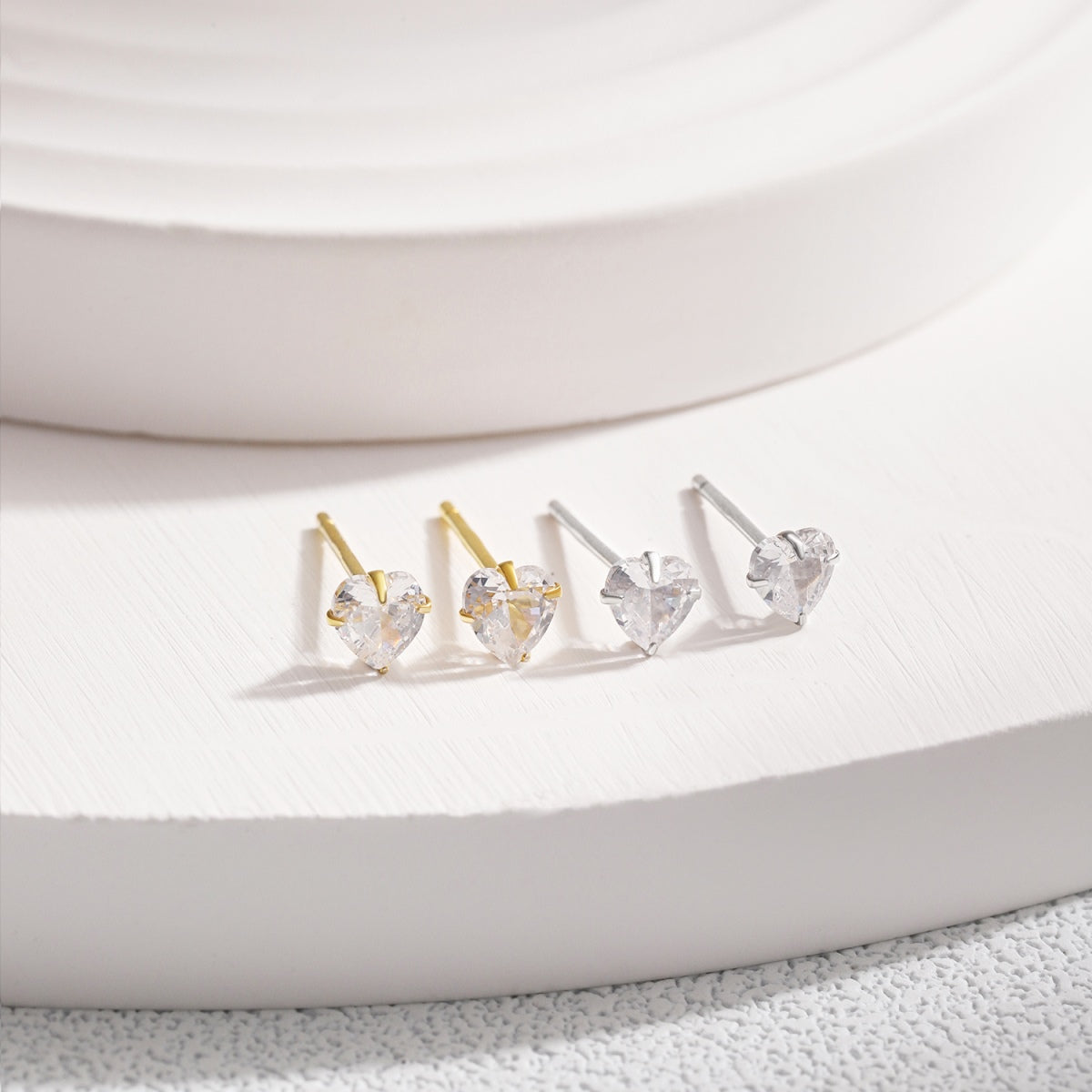 [Perla Lux]Sparkling Heart Shaped Simple Earrings