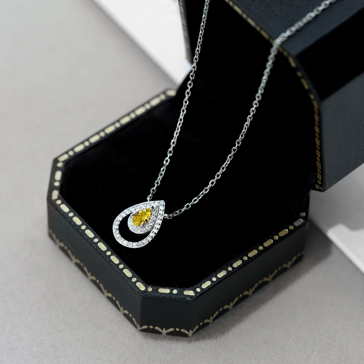 [Perla Lux]Sparkling Pear Cut Necklace