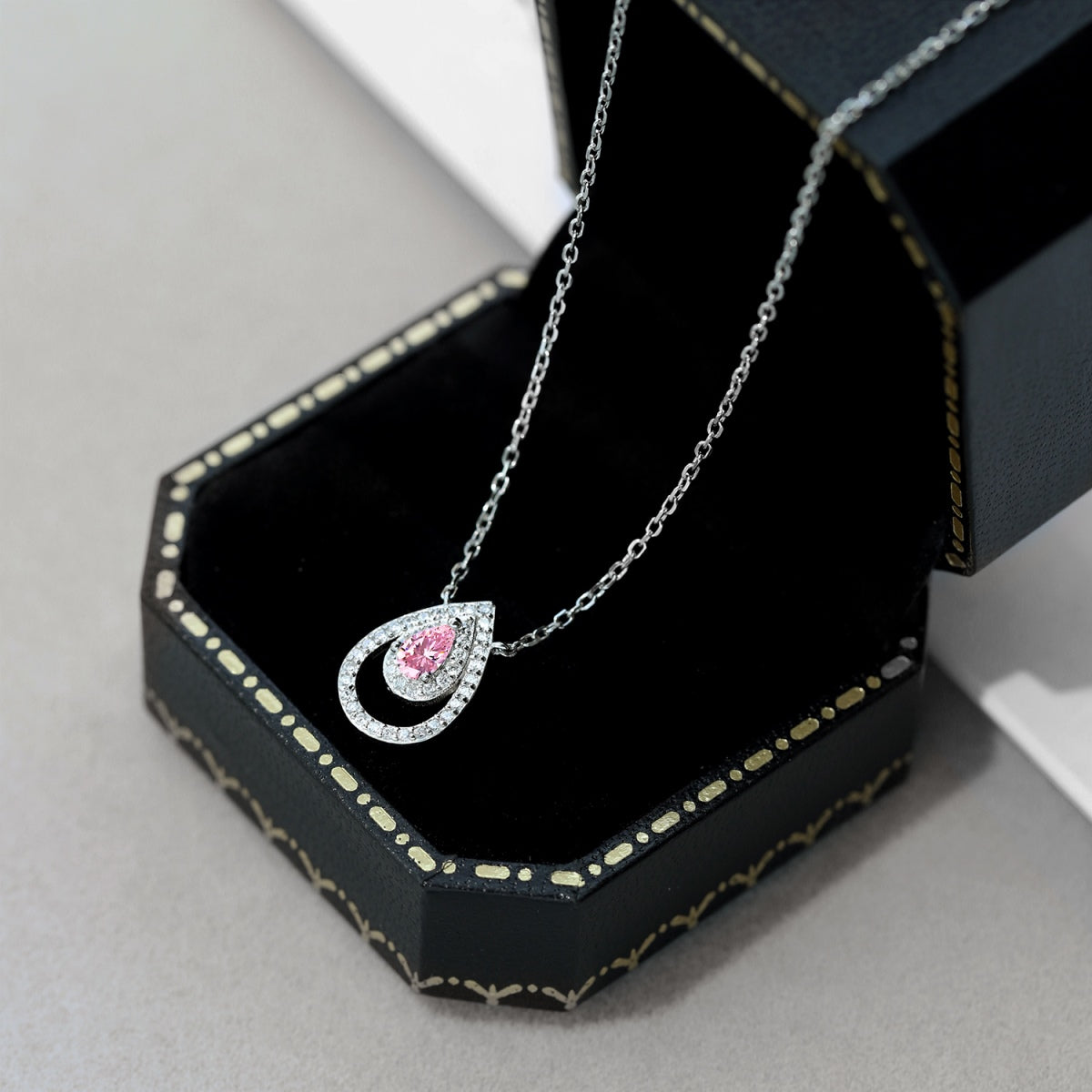 [Perla Lux]Sparkling Pear Cut Necklace