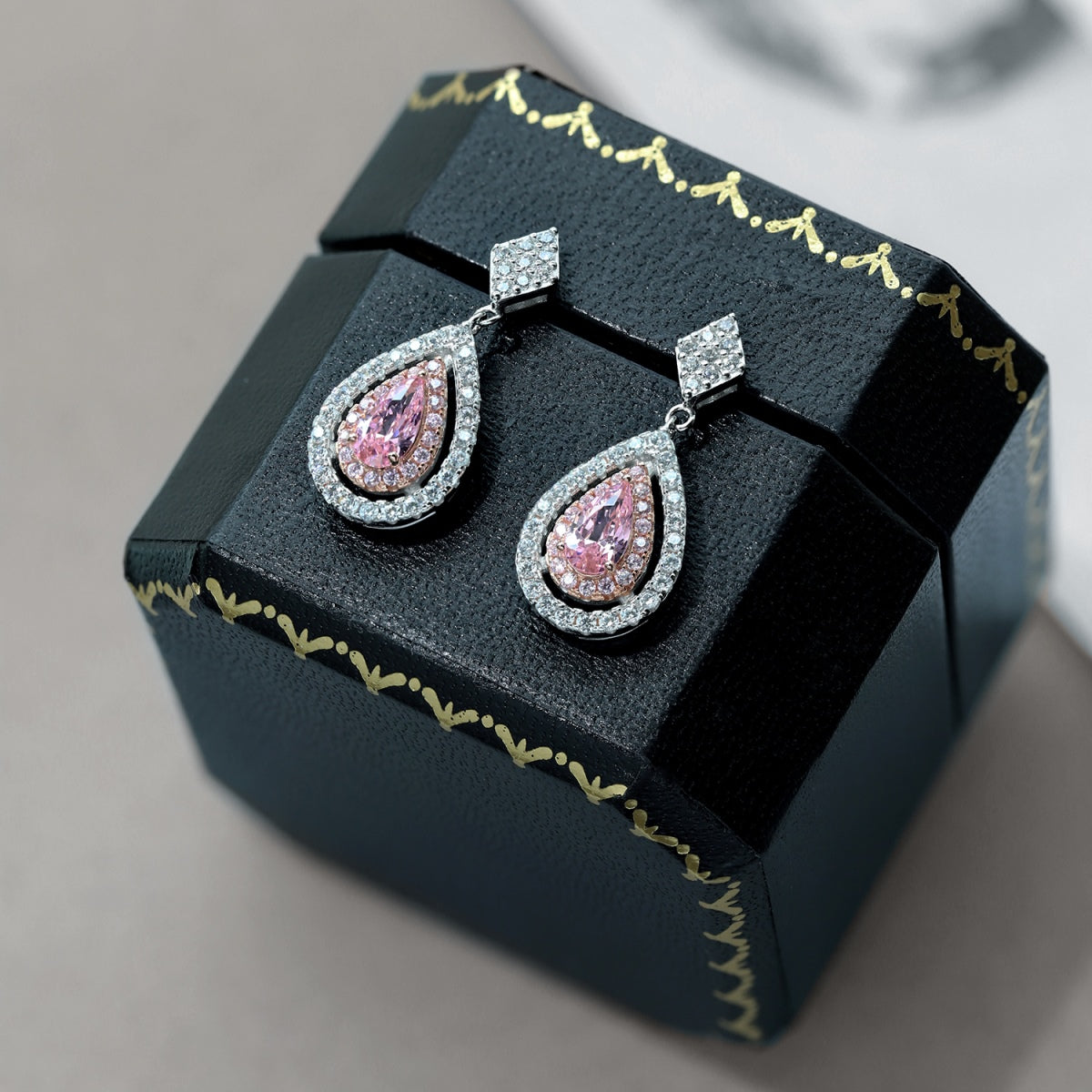 [Perla Lux]Ornate Delicate Water Drop Shape Banquet Earrings