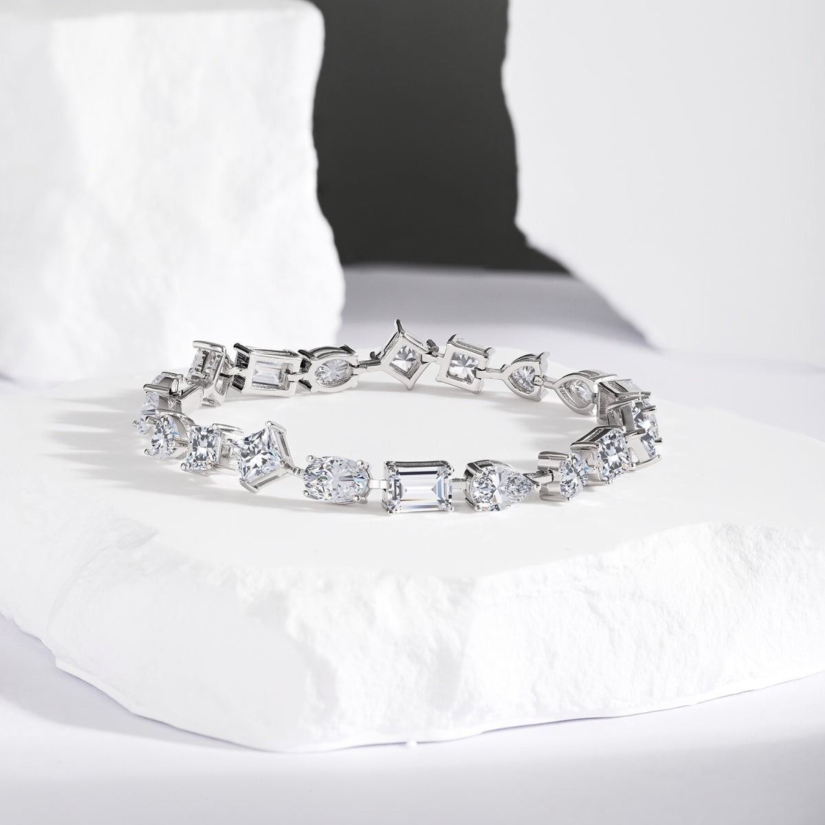 [Perla Lux]Unique Exquisite Multi Cut Daily Bracelet