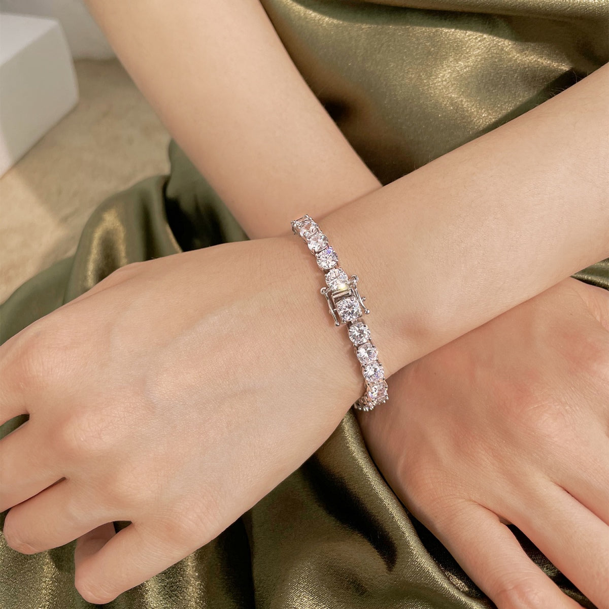 [Perla Lux]0.75 Carat Dazzling Round Cut Wedding Bracelet