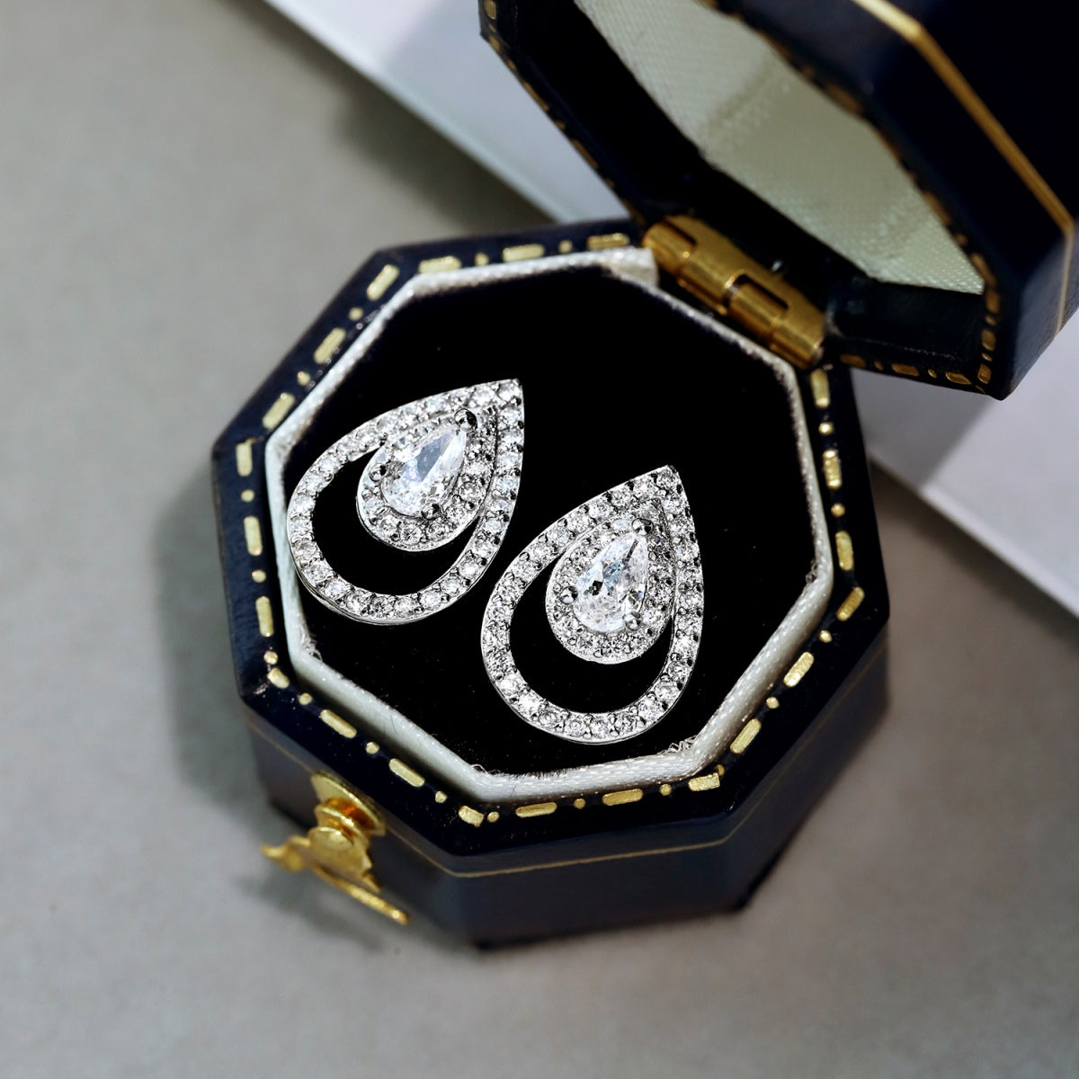 [Perla Lux]Sparkling Delicate Water Drop Shape Daily Earrings