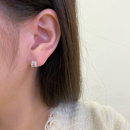 [Perla Lux]Stylish Shiny Rectangular Center Stone Stud Earrings