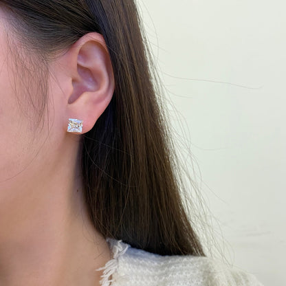 [Perla Lux]Stylish Shiny Square Center Stone Stud Earrings