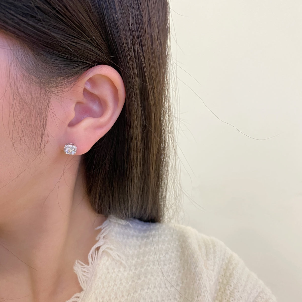 [Perla Lux]Classic Round Center Stone Stud Earrings