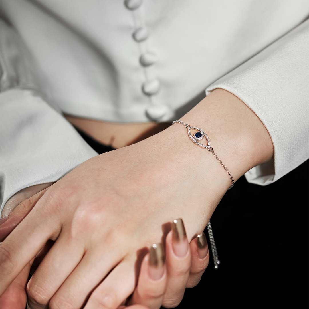 [Perla Lux]Devil's Eye Hollow Design Bracelet