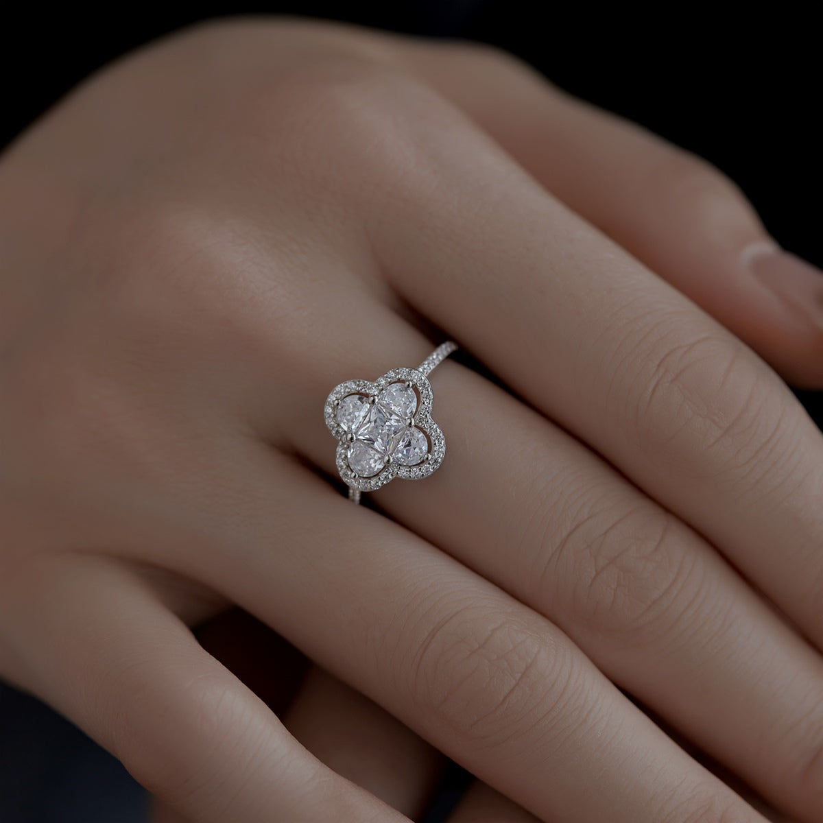 [Perla Lux]Luxurious Eternity Flower Shape Banquet Ring