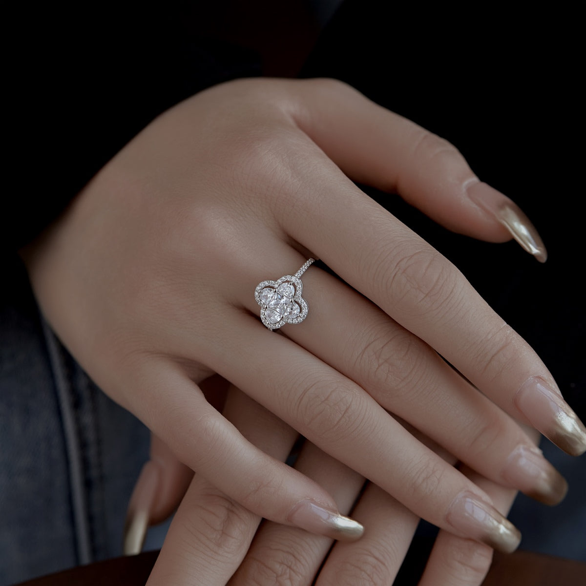 [Perla Lux]Luxurious Eternity Flower Shape Banquet Ring