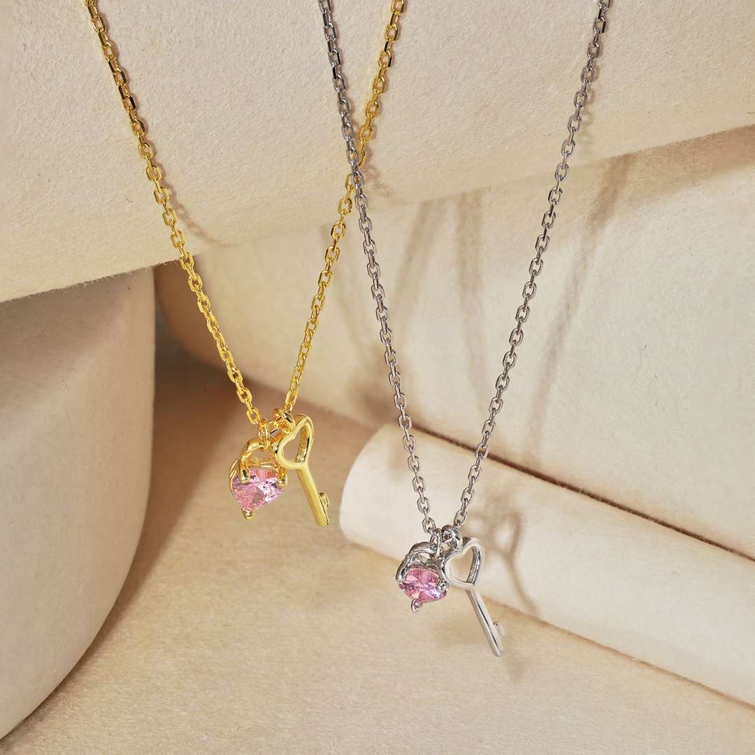 [Perla Lux]Unique Heart Shape Key Pendent Necklace