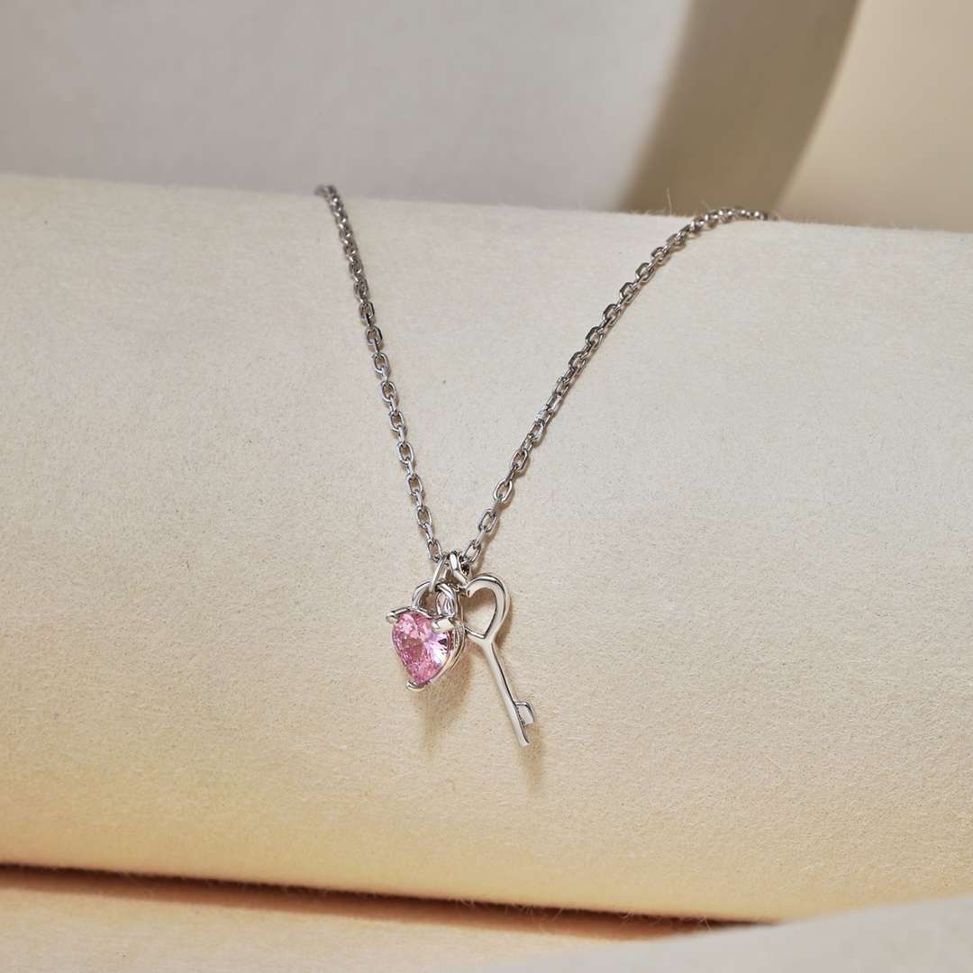 [Perla Lux]Unique Heart Shape Key Pendent Necklace