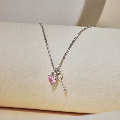 [Perla Lux]Unique Heart Shape Key Pendent Necklace
