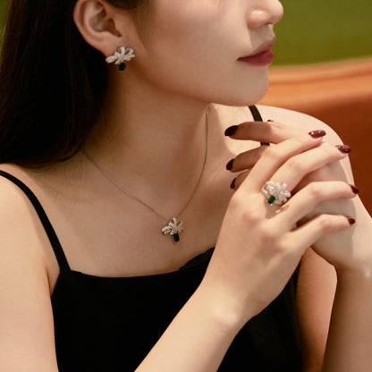 [Perla Lux]Luxurious Flower Shape Emerald Cut Necklace